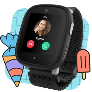 Die Kids Watch XPLORA X6 Play eSIM (2025) in der Farbe Schwarz. Im Display sieht man, dass die Mama anruft.